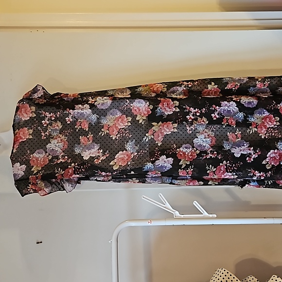 Betsey Johnson Black Floral Ruffle Sleeve Maxi Duster - Picture 7 of 8